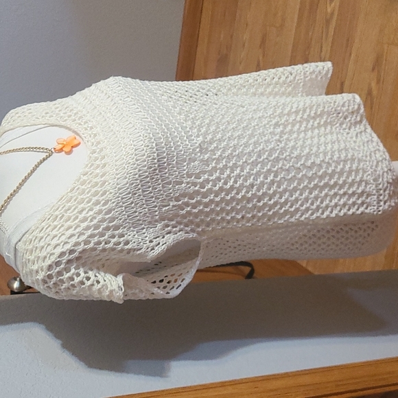 Crocheted loose knit top, sz M, converse - Picture 3 of 6